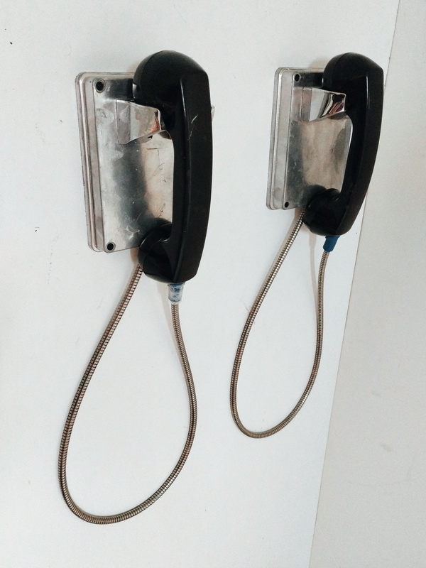 soporte telefono carcel ficticio 16x12x2.5 2u